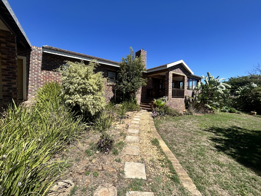 4 Bedroom Property for Sale in Wavecrest Eastern Cape